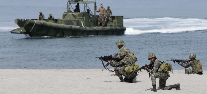 Philippine marines take their positions during an exercise Balikatan 2014 at the Naval Training Exercise Command in the Philippines on May 9, 2014. Philippine marines take their positions during an exercise Balikatan 2014 at the Naval Training Exercise Command in the Philippines on May 9, 2014.