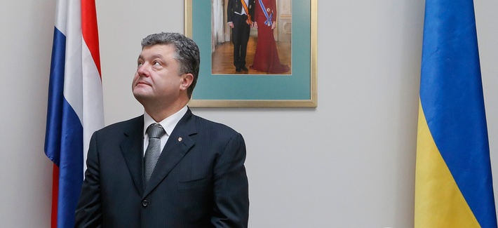 Ukrainian President Petro Poroshenko visits the Dutch embassy in Kiev on July 21, 2014, to lay flowers and sign a condolence book in memory of the people who died during the Malaysia Airlines flight MH17 crash in eastern Ukraine. Ukrainian President Petro Poroshenko visits the Dutch embassy in Kiev on July 21, 2014, to lay flowers and sign a condolence book in memory of the people who died during the Malaysia Airlines flight MH17 crash in eastern Ukraine.