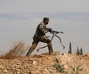 An Iraqi Shiite fighter clashes with members of the Sunni Free Syrian Army in Hatita, on November 22, 2013. An Iraqi Shiite fighter clashes with members of the Sunni Free Syrian Army in Hatita, on November 22, 2013.