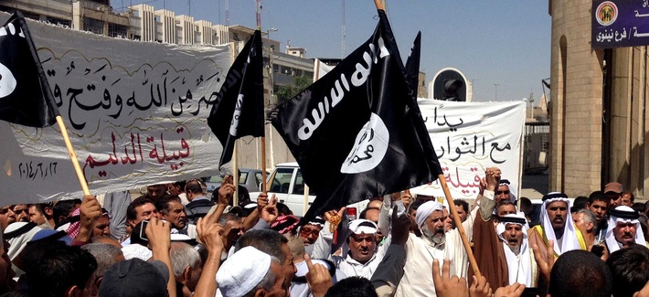 Demonstrators in Mosul chant pro-ISIL cheers in front of the provincial government headquarters, on June 16, 2014. Demonstrators in Mosul chant pro-ISIL cheers in front of the provincial government headquarters, on June 16, 2014.