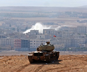 Turkish soldiers hold their position in a tank on the outskirts of Suruc, at the Turkey-Syria border, near the town of Kobani. Turkish soldiers hold their position in a tank on the outskirts of Suruc, at the Turkey-Syria border, near the town of Kobani.