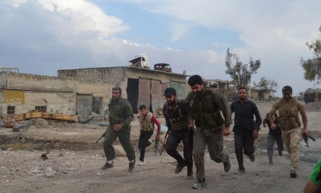 Free Syrian Army fighters run towards the front lines in the town of Sheikh Najjar, in Aleppo, Syria, on June 10, 2014. 