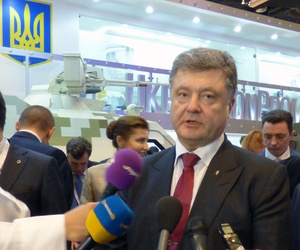 Ukrainian President Petro Poroshenko at the 2015 IDEX arms exposition in Abu Dhabi. Ukrainian President Petro Poroshenko at the 2015 IDEX arms exposition in Abu Dhabi.