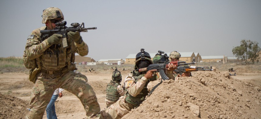 Iraqi soldiers train with the U.S. Army's 82nd Airborne Division at Camp Taji, Iraq, April 16, 2015