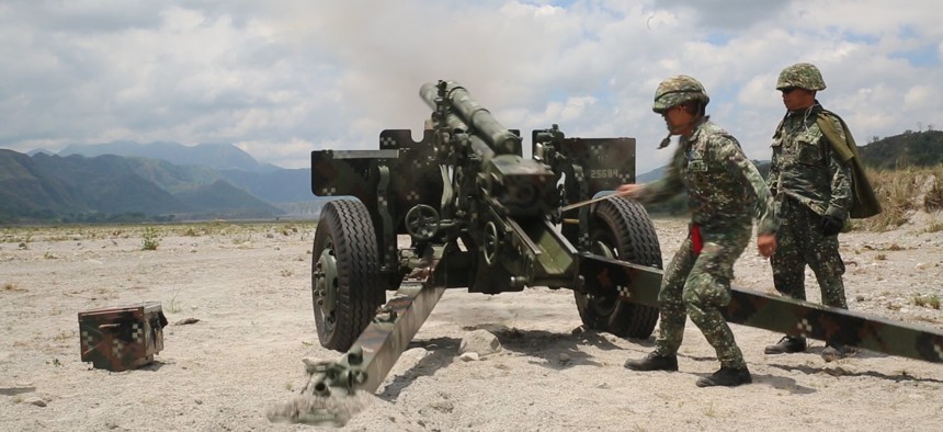 Philippine marines fire the 105 mm howitzer M3 at simulated hostile threats April 26, during Exercise Balikatan 2015 at Crow Valley, Philippines. 