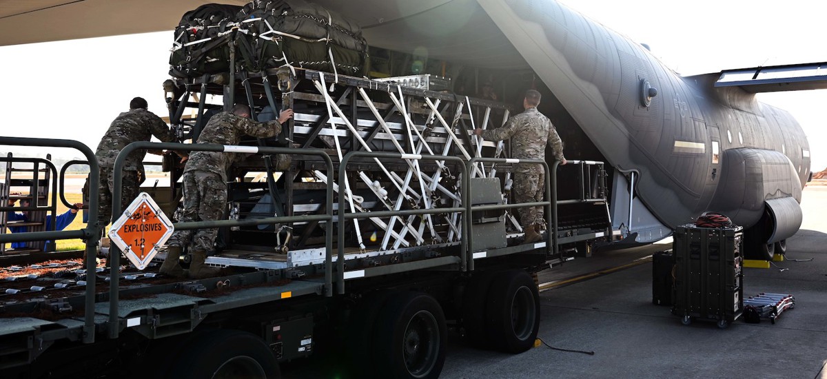 Flying Special Ops Soldiers Are Here to Show Off Their JetPacks -  autoevolution