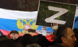 A protester holds a "Z" sign during a rally organized by Serbian right-wing organizations in support of Russian attacks on Ukraine, in Belgrade, March 4, 2022. 
