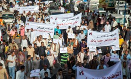 Yemeni demonstrators protest against the armistice and call for the lifting of the siege on Taez governorate, on April 6, 2022.