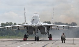 A technician looks at a Ukrainian MiG-29 fighter during a 2016 exercise at a military base in Vasylkiv, some 40 km from Kiev.