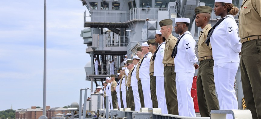 Sailors and Marines of the Iwo Jima Amphibious Ready Group – 22nd Marine Expeditionary Unit manned the rails of USS Iwo Jima (LHD 7) as they depart Naval Station Norfolk in 2018.