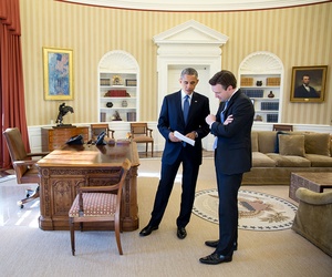 President Barack Obama talks with Press Secretary Josh Earnest in the Oval Office, Feb. 3, 2015. President Barack Obama talks with Press Secretary Josh Earnest in the Oval Office, Feb. 3, 2015.