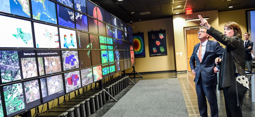 Secretary of Defense Ash Carter tours Texas Advanced Computing Center and Visualization Lab, March 31, 2016.