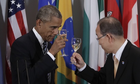 President Barack Obama and United Nations Secretary General Ban Ki-moon toast at a luncheon during the 71st session of the United Nations General Assembly at the UN headquarters, Sept. 20, 2016.