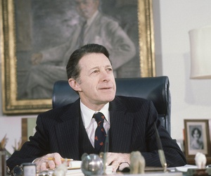 Secretary of Defense Caspar Weinberger in Washington, D.C. in February 1981. Secretary of Defense Caspar Weinberger in Washington, D.C. in February 1981.